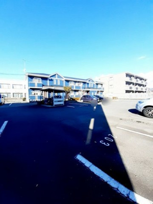 【駐車場】 | プチアドバンス | 駐車場に車を止められます