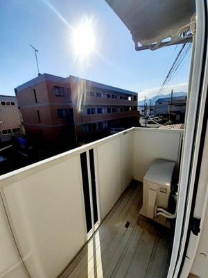 【バルコニー】 | プチアドバンス | バルコニーからの眺めを楽しみながら食事をしませんか