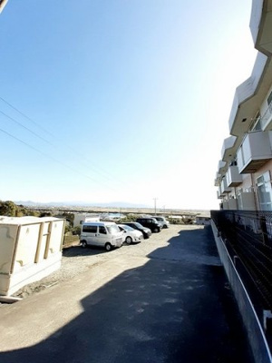 【駐車場】 | エルディム大塚 | 駐車場に車を止められます