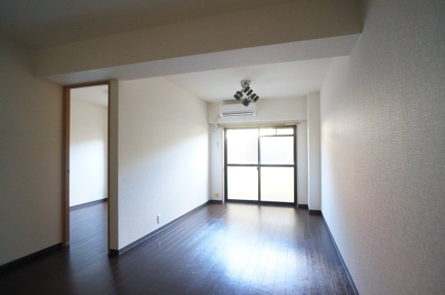 コスモス物語の居間・リビング