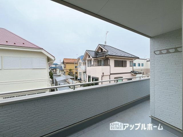 【新築戸建】深谷市宿根　全５棟のバルコニー|家族分の洗濯物もしっかり干せます。日当たりも良く、毎日のお洗濯が楽しくなりそう♪お布団は手軽に干せていつもポカポカに☆