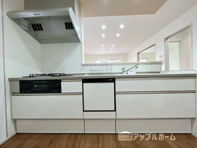 【新築戸建】深谷市宿根　全５棟のキッチン|見栄えもよくお手入れもスムーズに出来ます。豊富な収納力もございますので、キッチンスペースをスッキリとお使い頂けそうです。