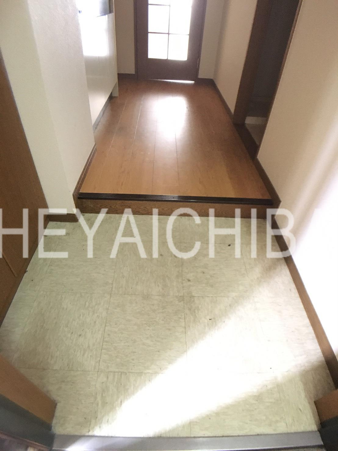 大和商住ビルの玄関