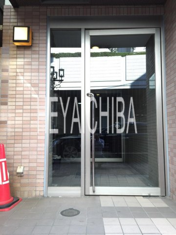 大和商住ビルのエントランス