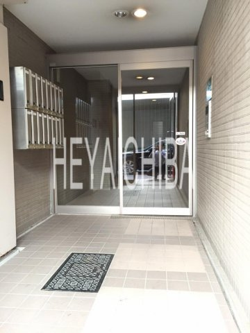 大和商住ビルのエントランス