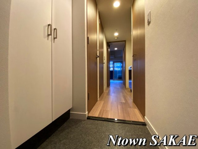 【玄関】 | プレサンスジェネ丸の内 | 収納もある玄関です