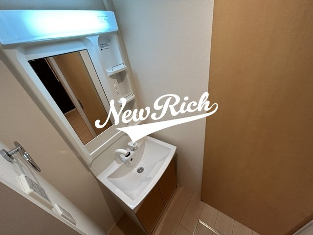 前橋市荒牧町２丁目のアパートの独立洗面台