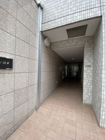 アイズピリ・リアン千駄木のエントランス