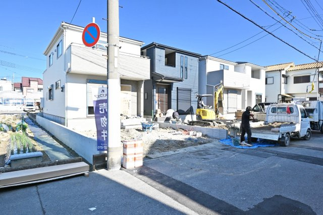 リーブルガーデン野間1丁目新築一戸建て│2SLDK+並列駐車2台可の外観|現在順調に建築中です。
同社施工のご案内が即日可能です。皆様からのご連絡を心よりお待ちしております。