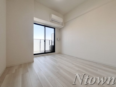 【居間・リビング】 | S-RESIDENCE豊国通 | こちらのリビングで趣味の時間をお楽しみください