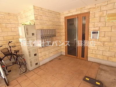 【エントランス】 | カーサメイプル千葉中央 | 清潔なエントランスです