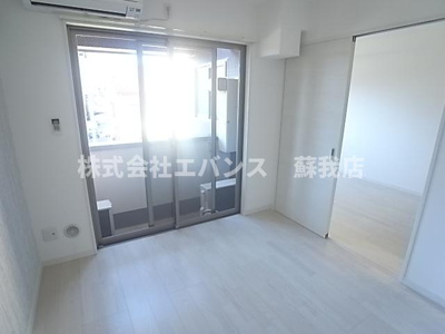 【寝室】 | アリエスＳＯＧＡ | 開放的な寝室です