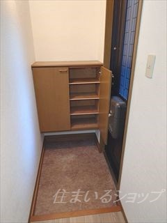 広島市安佐北区亀山５丁目のアパートの玄関