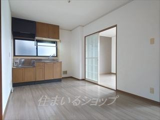 広島市安佐北区亀山５丁目のアパートの居間・リビング