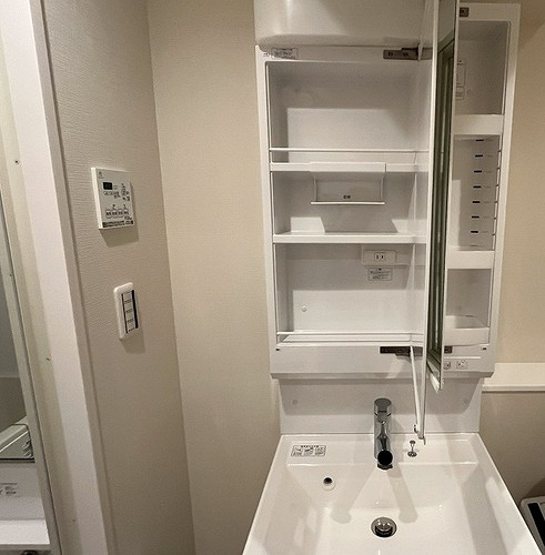 VIOR文京関口の洗面所|鏡背面収納　※2025.12新築未入居時撮影