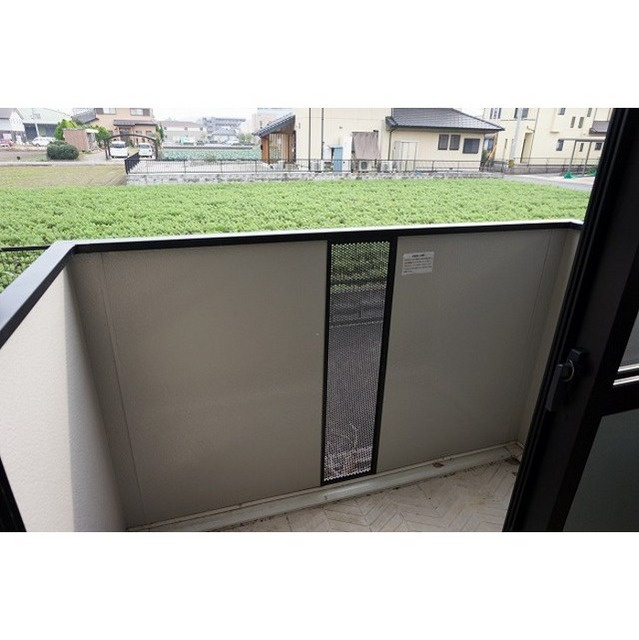 各務原市蘇原花園町１丁目のアパートのバルコニー