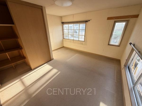 前橋市下大島町中古一戸建ての洋室|２面採光の明るい洋室です。