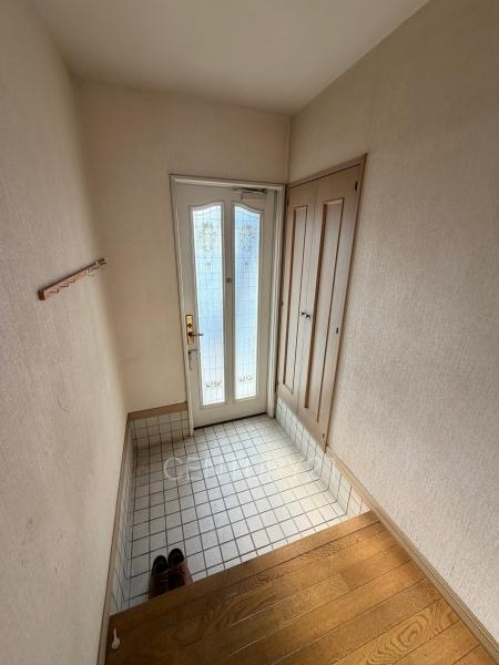 前橋市下大島町中古一戸建ての玄関|玄関ホール