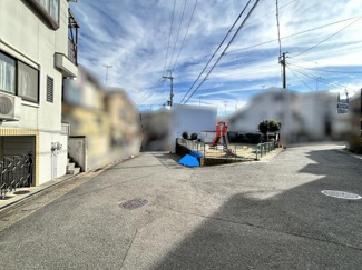 【前面道路含む現地写真】