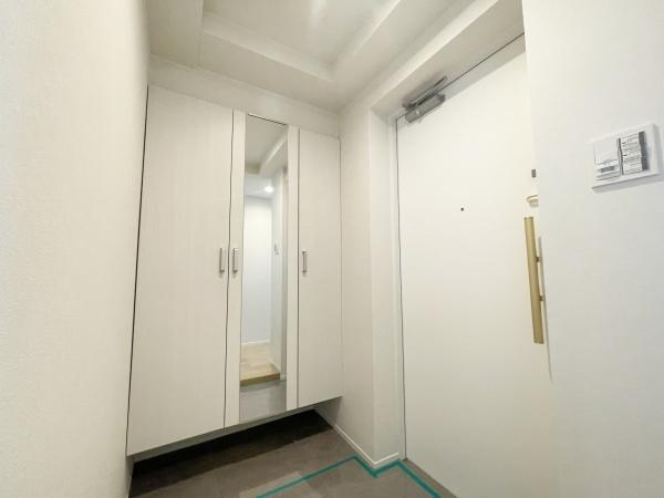 ヒルズ市が尾ブライトステージの玄関|玄関回りも綺麗にまとまっています
