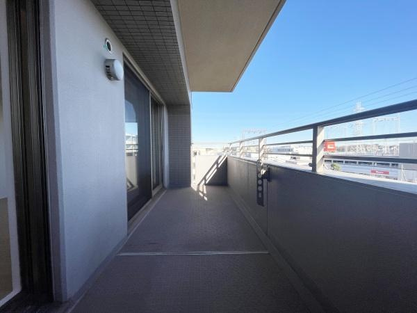 【バルコニー】 | ヒルズ市が尾ブライトステージ | 日当たりのよいバルコニー