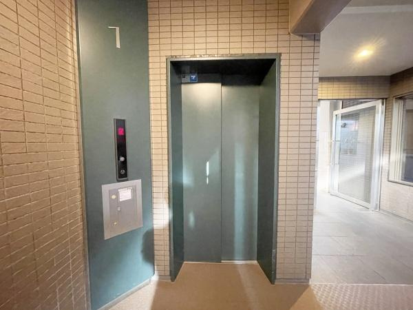 ヒルズ市が尾ブライトステージのエントランス