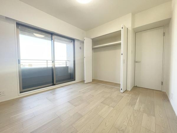 ヒルズ市が尾ブライトステージの洋室|心地よい日差しと風が気持ちの良い居室♪　リッチな空気は、広々とした居室の特権です♪