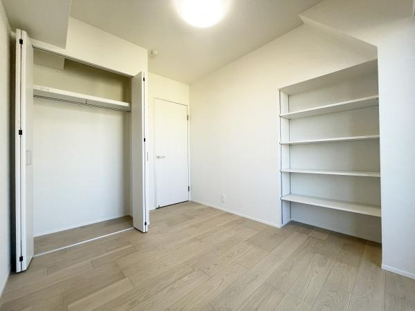 【洋室】 | ヒルズ市が尾ブライトステージ | 居室に収納スペースあります