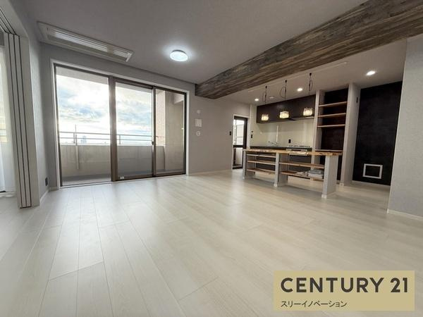 キングスクエアランドレックスＣ棟の居間・リビング