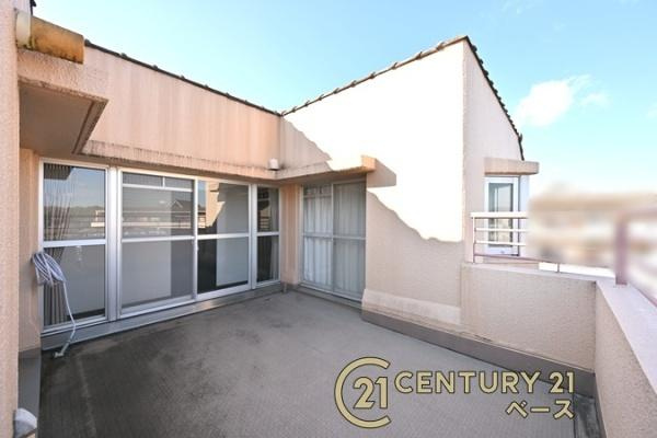 馬見第一住宅 １６号棟のバルコニー|■現地撮影写真■ルーフテラスはくつろぎの空間としてもお使いいただけます！