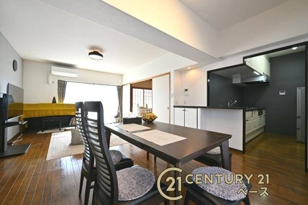 馬見第一住宅 １６号棟の居間・リビング|■現地撮影写真■隣接する和室と行き来ができる快適なリビングです！