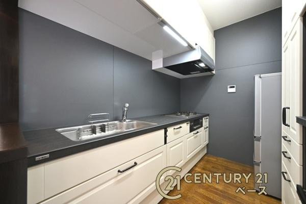 馬見第一住宅 １６号棟のキッチン|■現地撮影写真■広々キッチンで快適お料理！便利な収納スペースも完備！