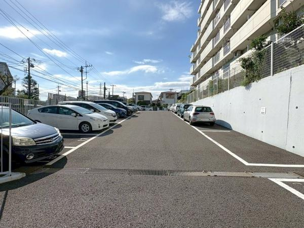 ニックハイム保土ヶ谷第５の駐車場