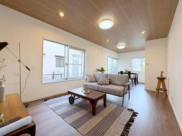 鎌倉市今泉台６丁目の中古一戸建の居間・リビング