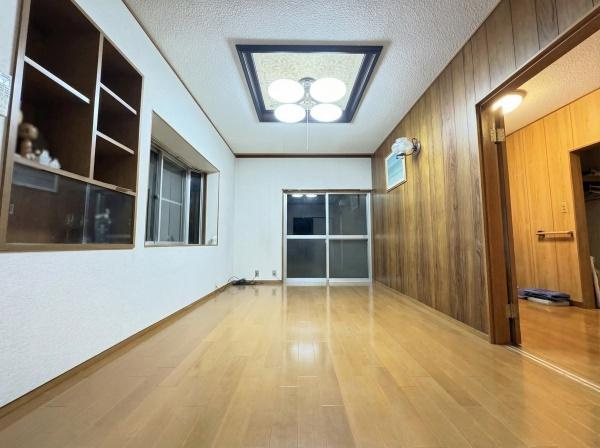 【居間・リビング】 | 西区富士見が丘2丁目　中古戸建