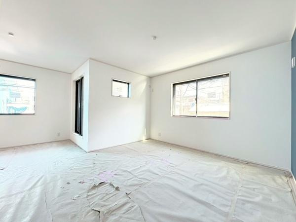 川崎市川崎区桜本２丁目の新築一戸建の居間・リビング