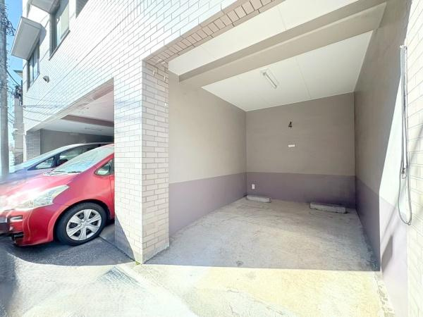 ライオンズガーデン日吉の駐車場