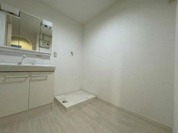 【独立洗面台】 | 守口ニューハイツ | こちらの画像は、AIを用いて家具を消しております。