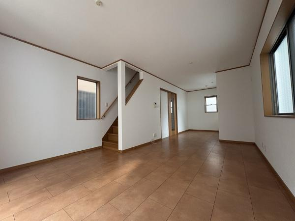 【居間・リビング】 | 大阪市東淀川区井高野1丁目　中古戸建