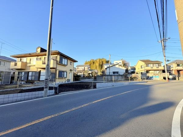 横浜市都筑区折本町の新築一戸建の外観|令和8年8月上旬完工予定・・４LDK【16.81帖LDK・4.5帖洋室・9.81帖洋室・5.2帖洋室・6.0帖洋室】小屋裏・サンルーム・広々バルコニー：2025年12月15日撮影