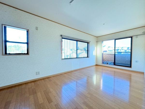 川崎市高津区久末の中古一戸建の居間・リビング