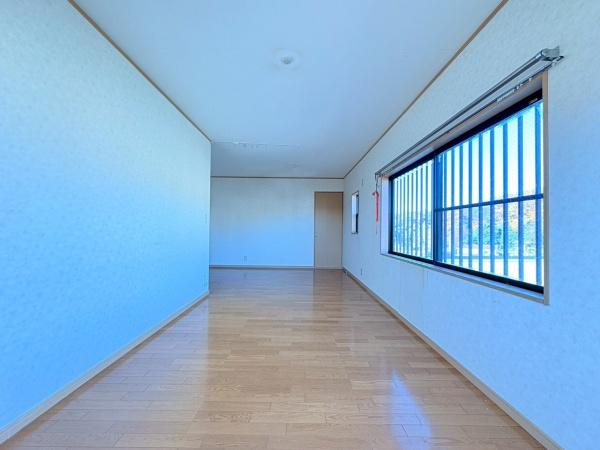 川崎市高津区久末の中古一戸建の居間・リビング