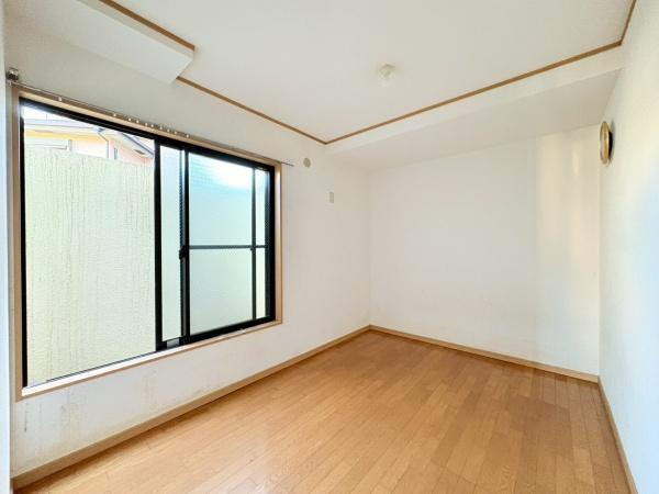 川崎市高津区久末の中古一戸建の洋室