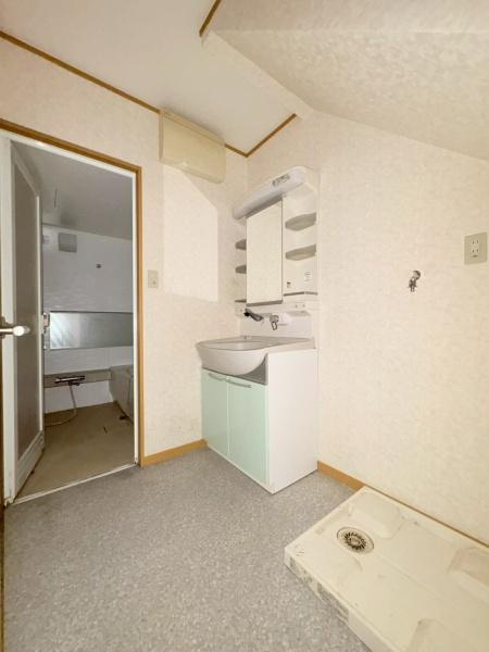 川崎市高津区久末の中古一戸建の独立洗面台