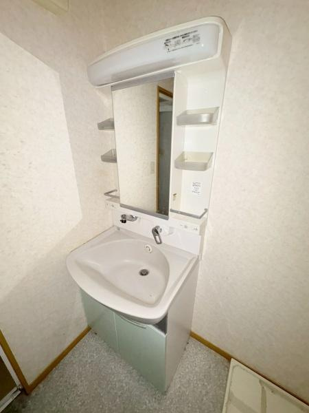 川崎市高津区久末の中古一戸建の独立洗面台