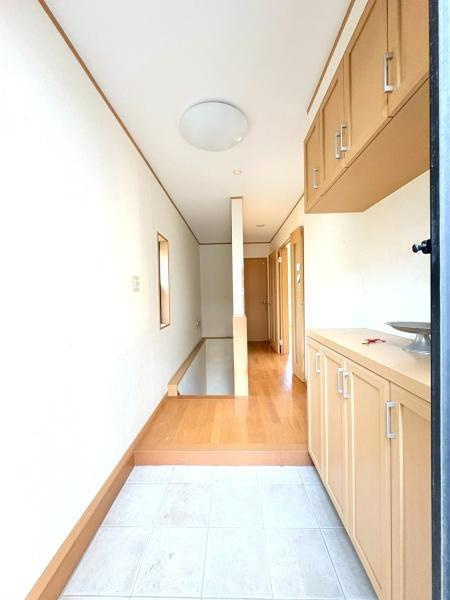 川崎市高津区久末の中古一戸建の玄関