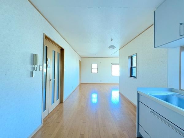 川崎市高津区久末の中古一戸建の居間・リビング