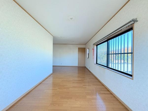 川崎市高津区久末の中古一戸建の居間・リビング