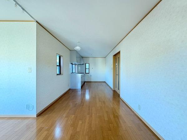 川崎市高津区久末の中古一戸建の居間・リビング