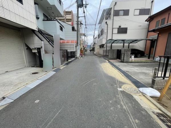 【前面道路含む現地写真】